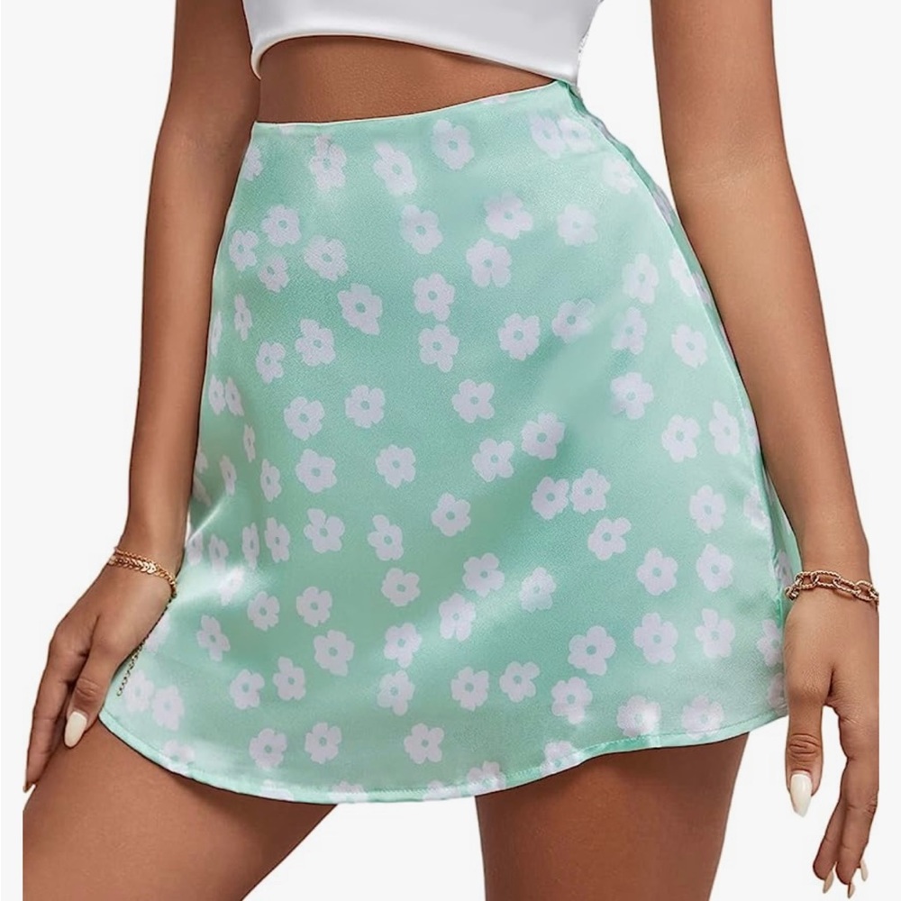 LYANER Casual Green and white floral print satin skirt